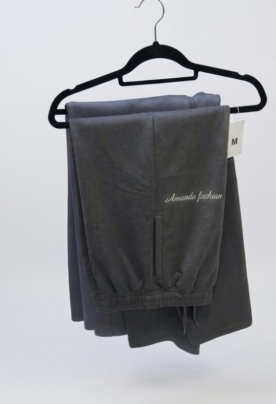 logos Images are for display purposes only. Material: Premium Interlock Fabric. كل منتجاتنا ساده لايوجد عليها اسم البراند الصور عينات لعرض المنتج فقط الخامه انترلك فاخر